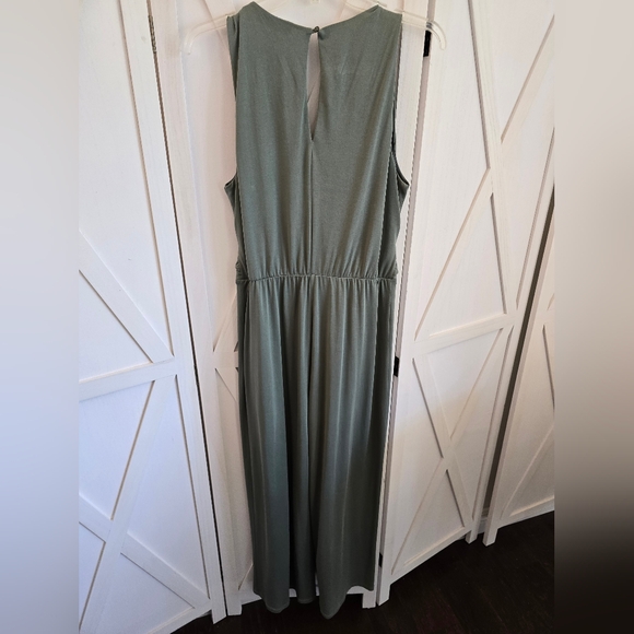 ASTR Sleeveless V-Neck Cinch Waist Wide Leg Jumpsuit In Green - Picture 6 of 10